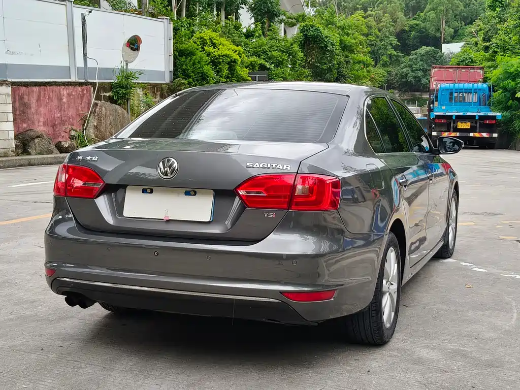 Volkswagen Sagitar 2013