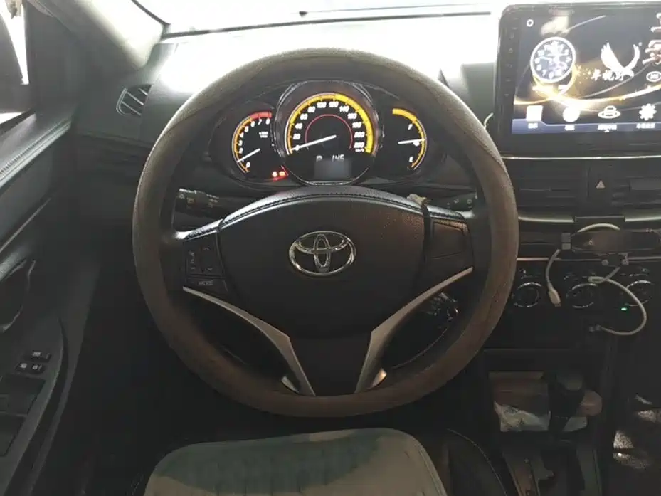 Toyota Yaris L 2023 — фото 13