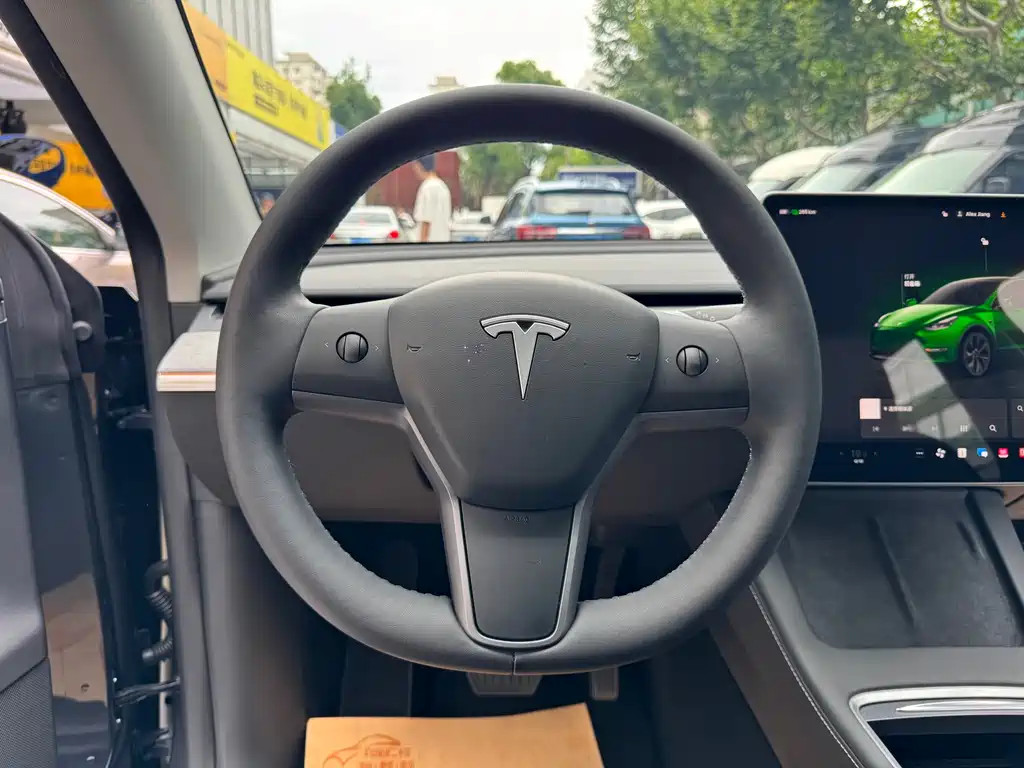 Tesla Model Y 2023 — фото 11