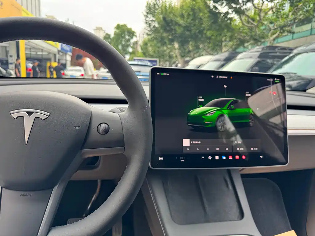 Tesla Model Y 2023 — фото 12