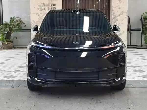 Li Auto L6 2025