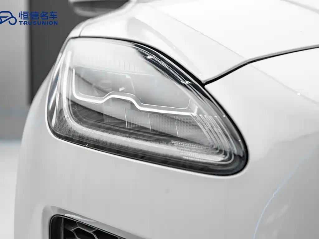 Jaguar E-PACE 2019 — фото 10