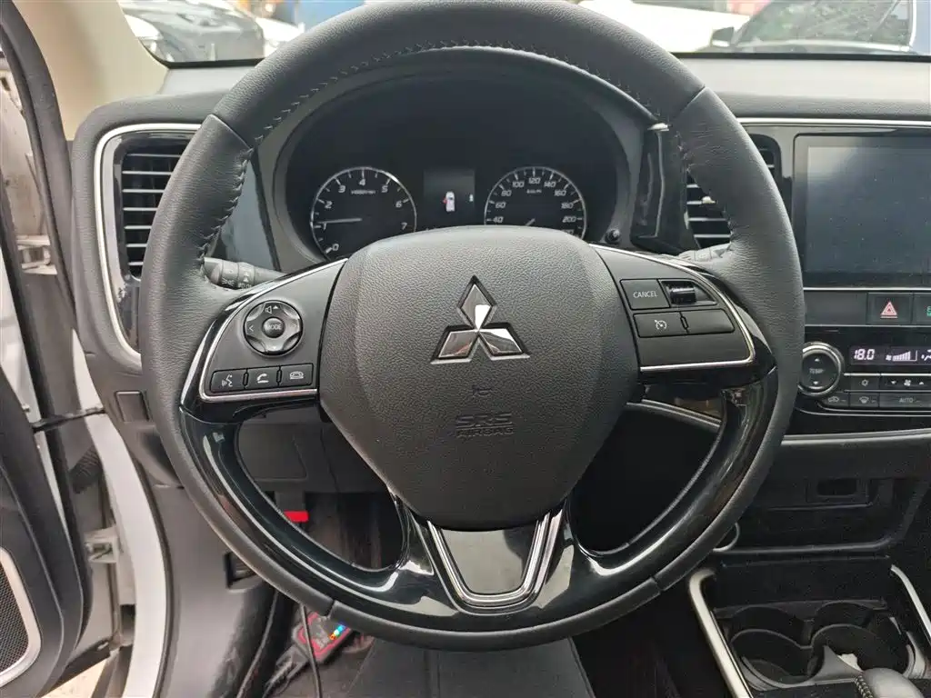 Mitsubishi Outlander 2020 — фото 11