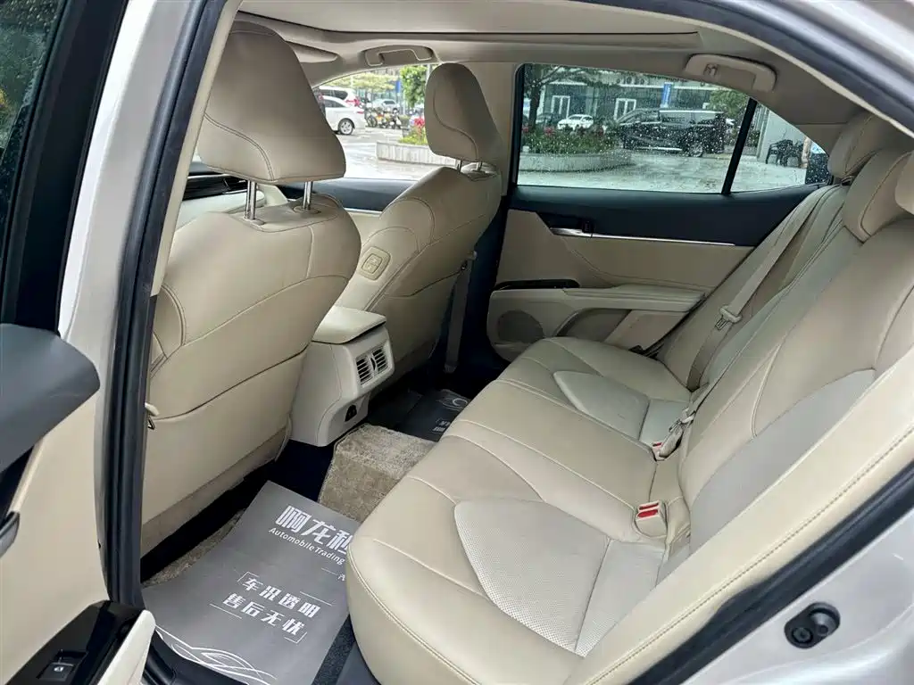 Toyota Camry 2019 — фото 12