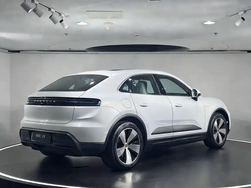 Porsche Macan EV 2024 — фото 13
