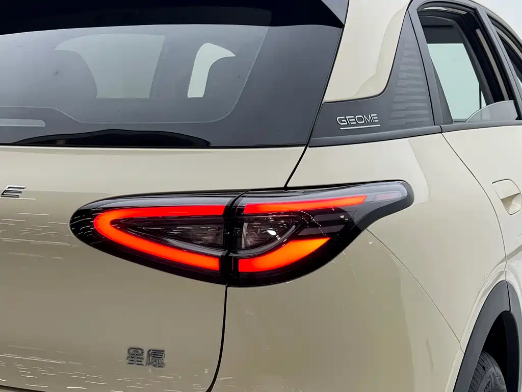 Geely Galaxy Starwish 2025 — фото 15