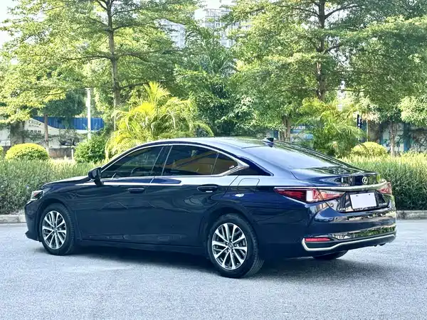 Lexus ES 2024