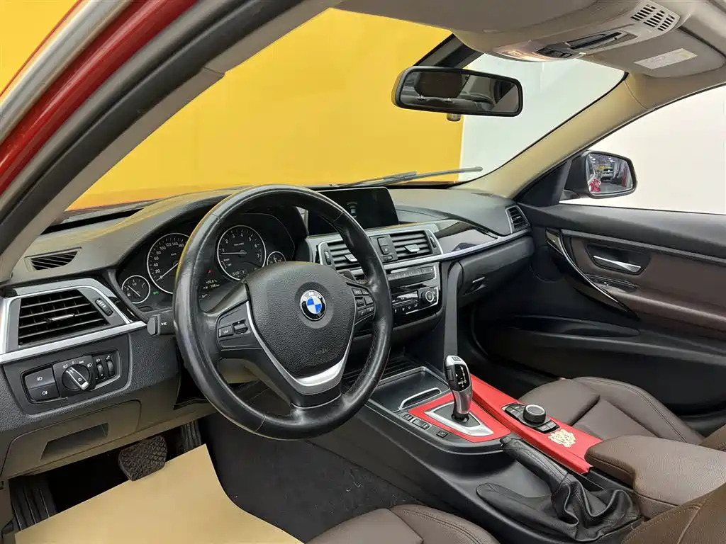 BMW 3 Series 2018 — фото 32