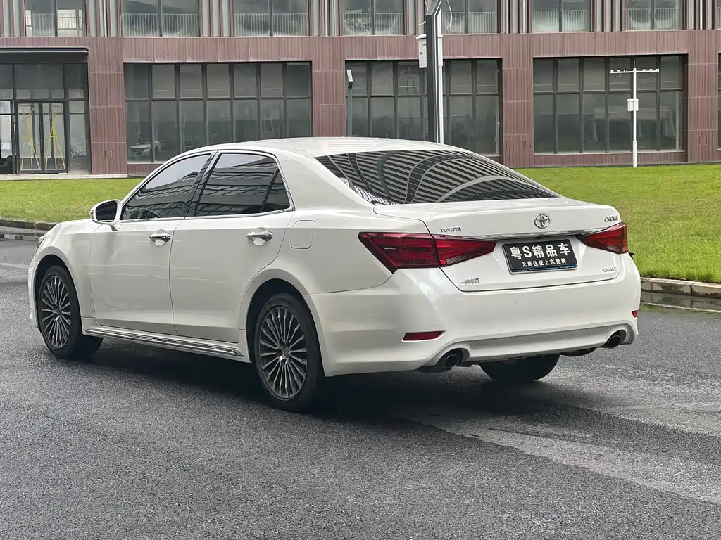 Toyota Crown 2019