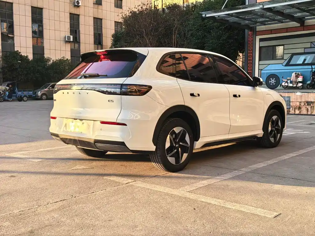Geely Galaxy E5 2025 — фото 18
