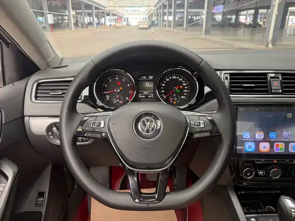 Volkswagen Sagitar 2018