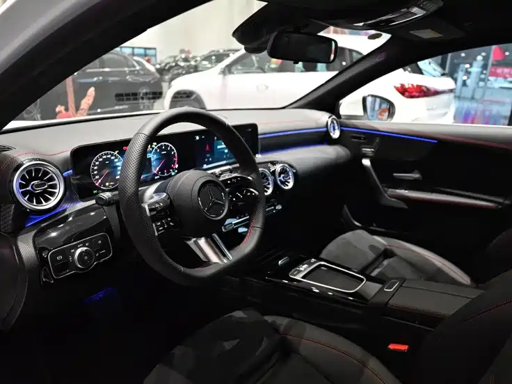 Mercedes-Benz A-Class 2025 — фото 13