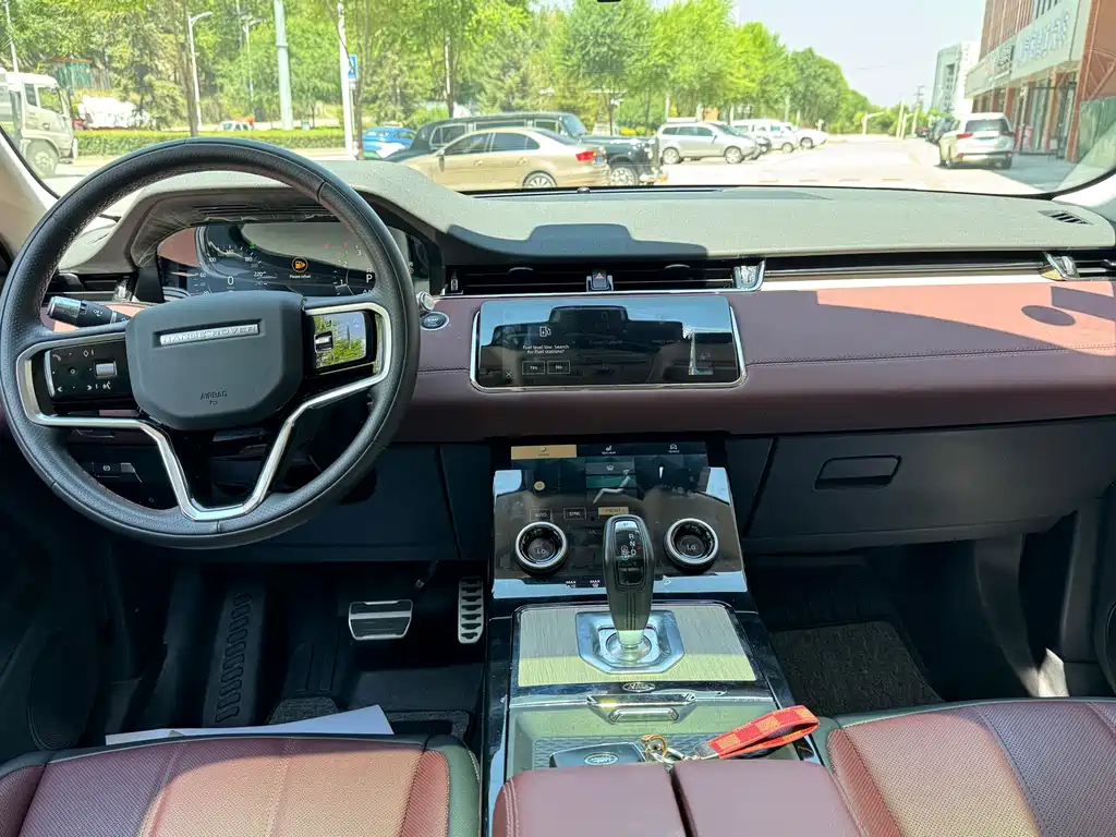 Land Rover Range Rover Evoque 2023 — фото 19