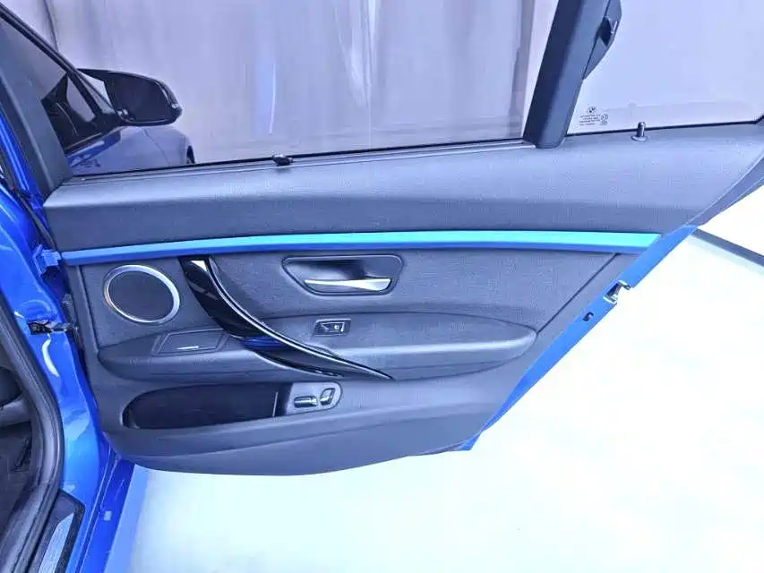 BMW 3 Series 2017 — фото 12