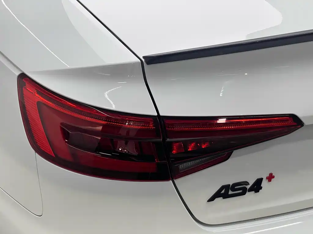 Audi A4L 2017 — фото 20