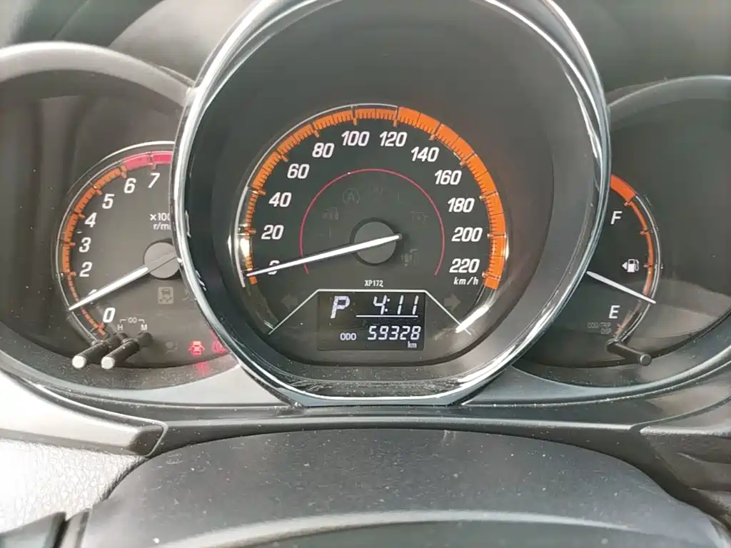 Toyota Yaris L 2023 — фото 12