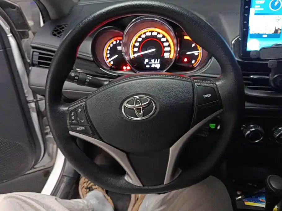 Toyota Yaris L 2022 — фото 14