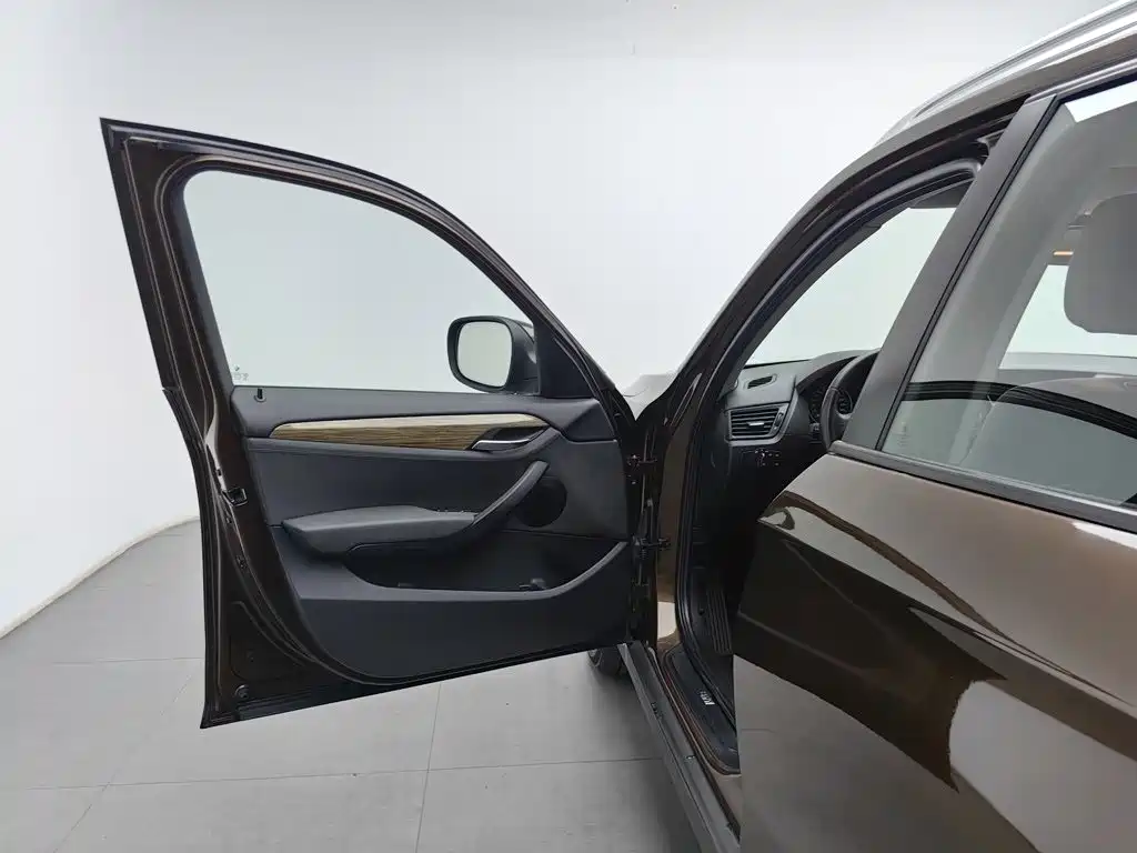 BMW X1 2012 — фото 8