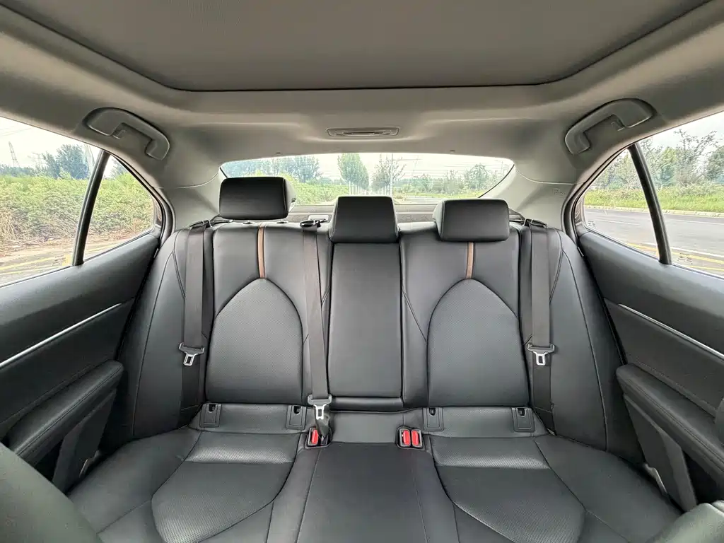 Toyota Camry 2019 — фото 34