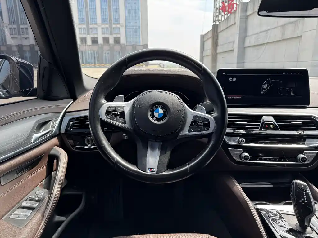 BMW 5 Series 2021 — фото 12