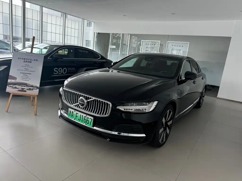 Volvo S90 PHEV 2024