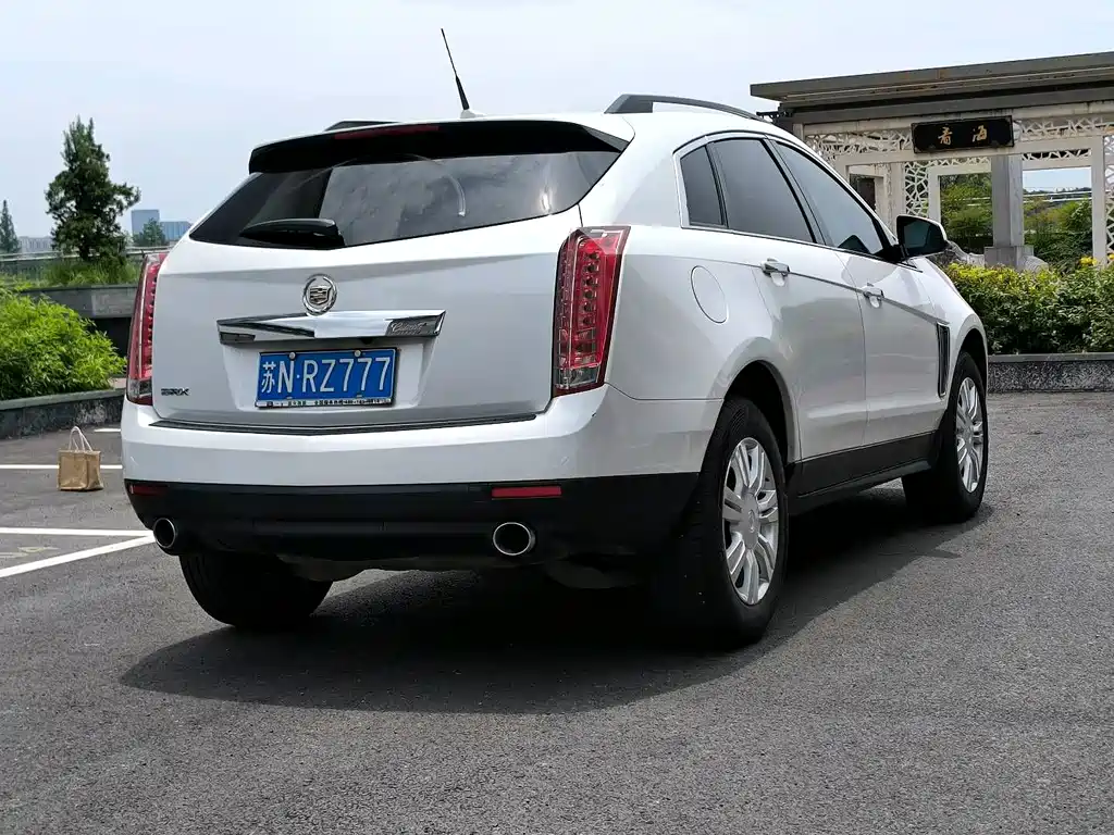 Cadillac SRX 2013 — фото 10
