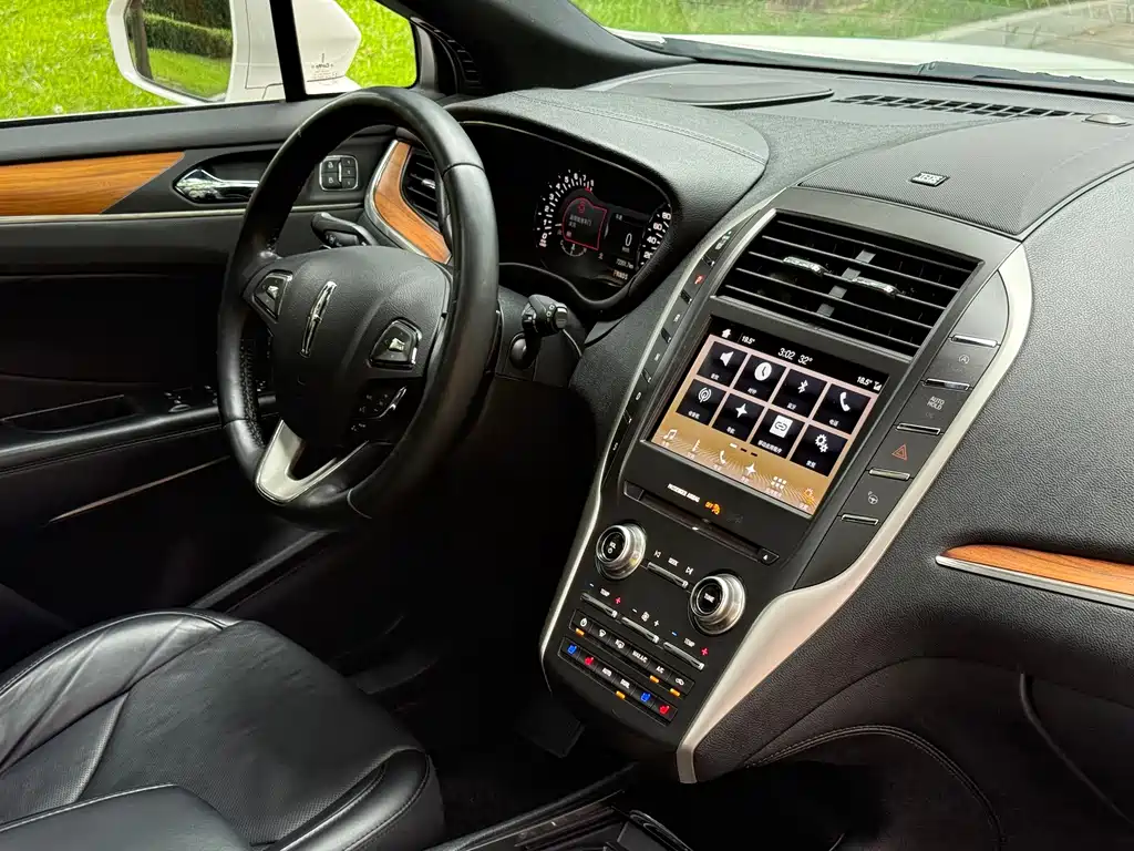 Lincoln MKC 2017 — фото 29