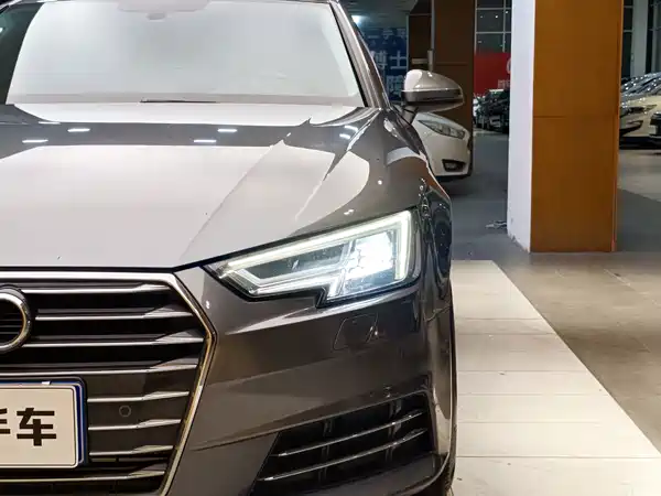 Audi A4L 2018