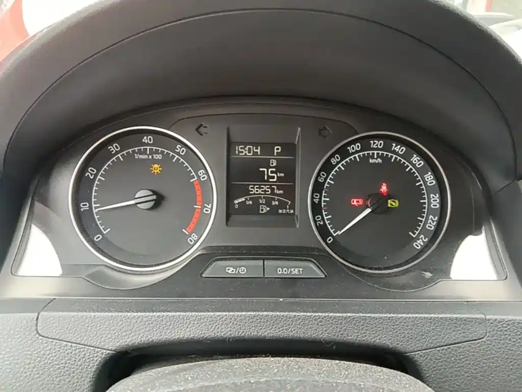 Skoda Rapid Spaceback 2016 — фото 12