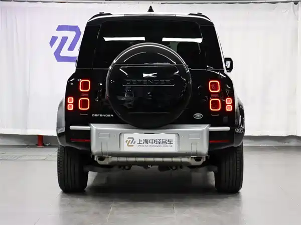 Land Rover Defender 2024