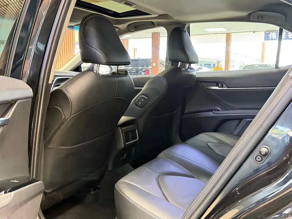 Toyota Camry 2022 — фото 10