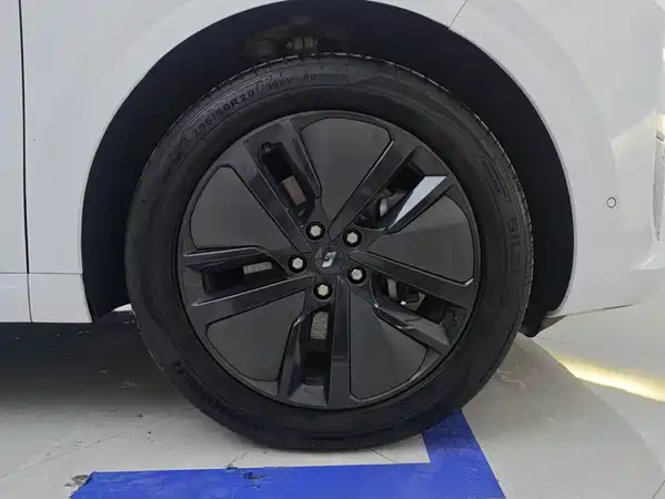 Li Auto L6 2024