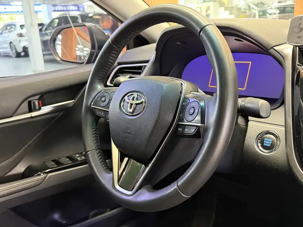 Toyota Camry 2022 — фото 14