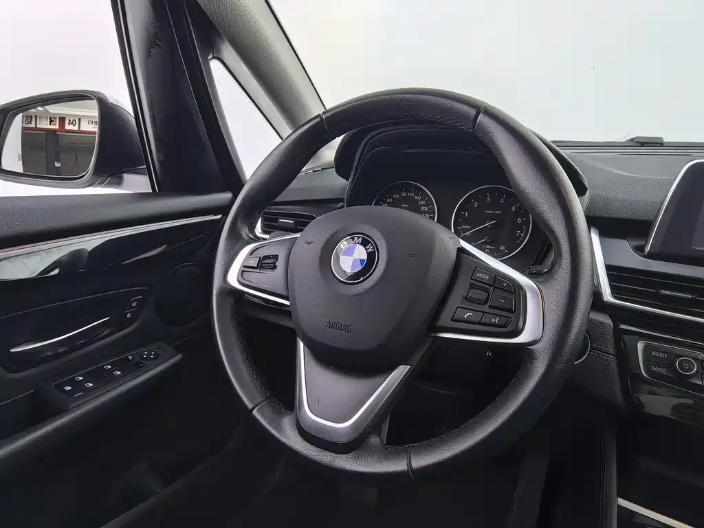 BMW 2 Series Active Tourer 2017 — фото 13