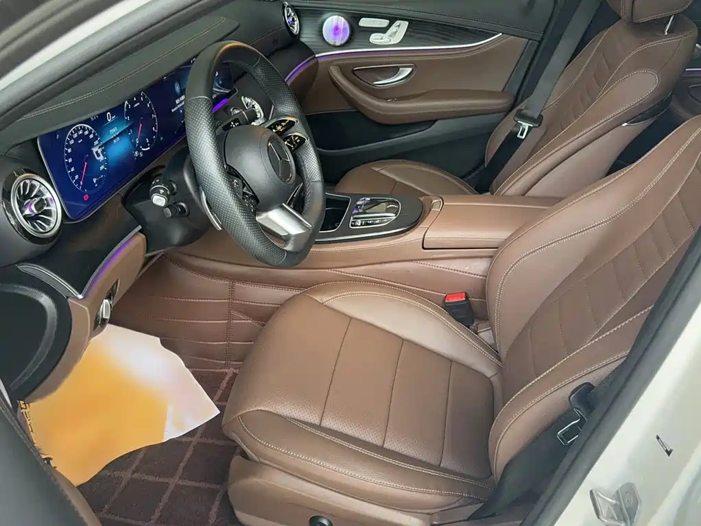 Mercedes-Benz E-Class 2023 — фото 12
