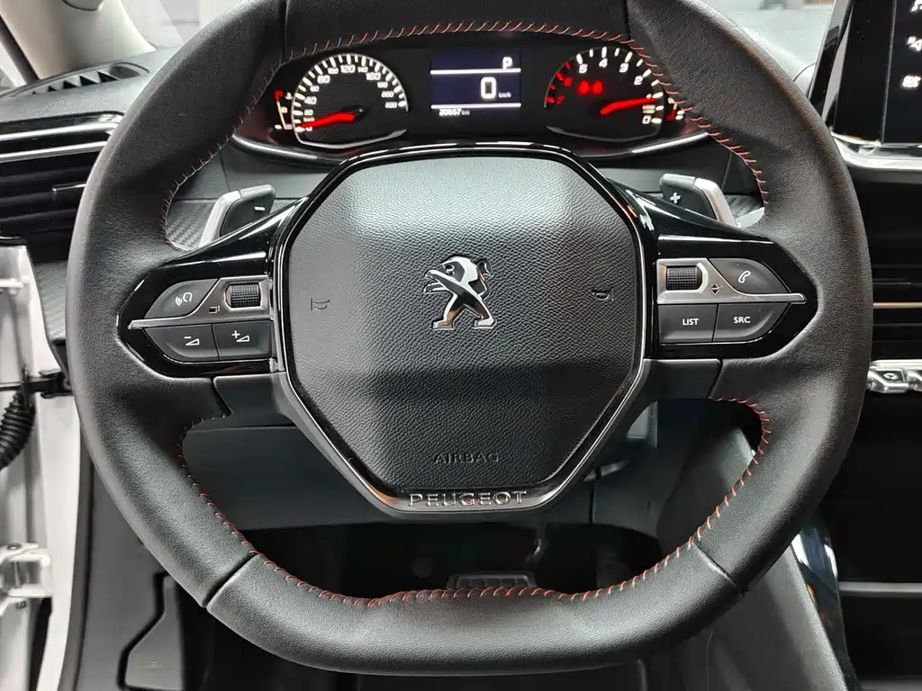 Peugeot 2008 2023 — фото 13