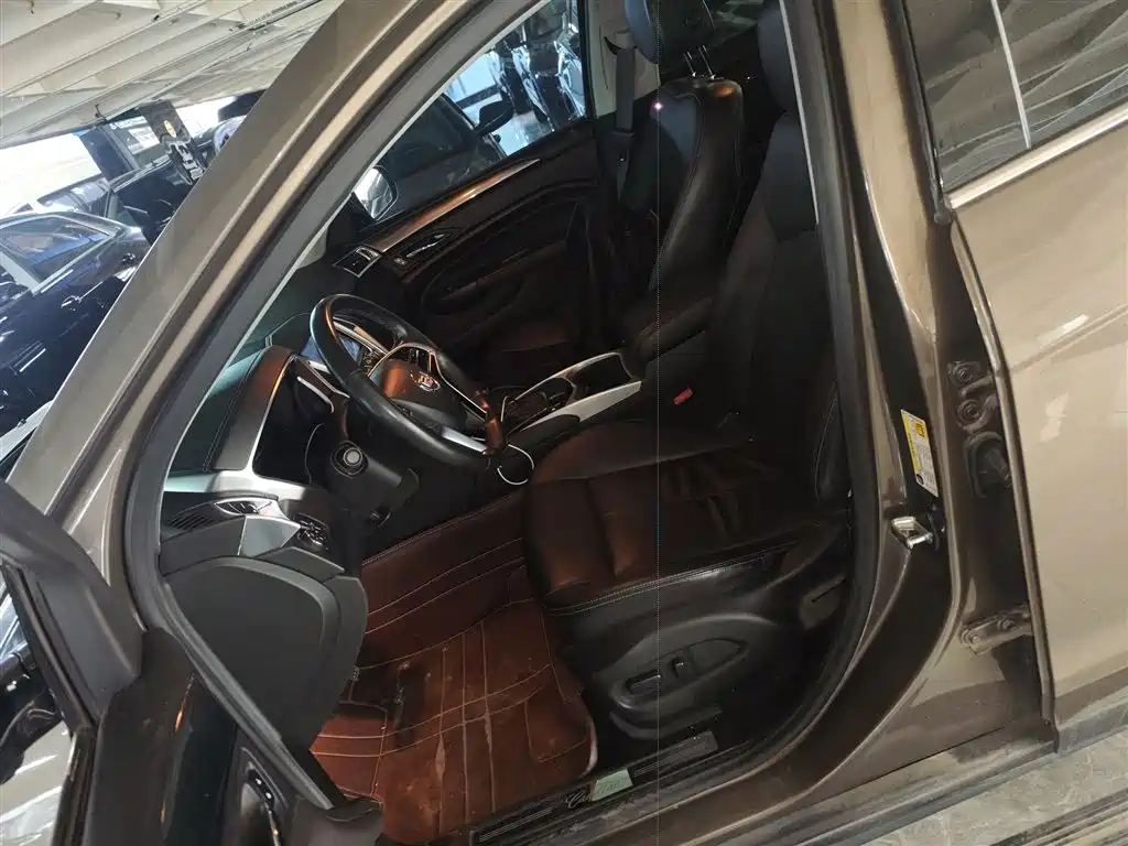 Cadillac SRX 2016 — фото 15