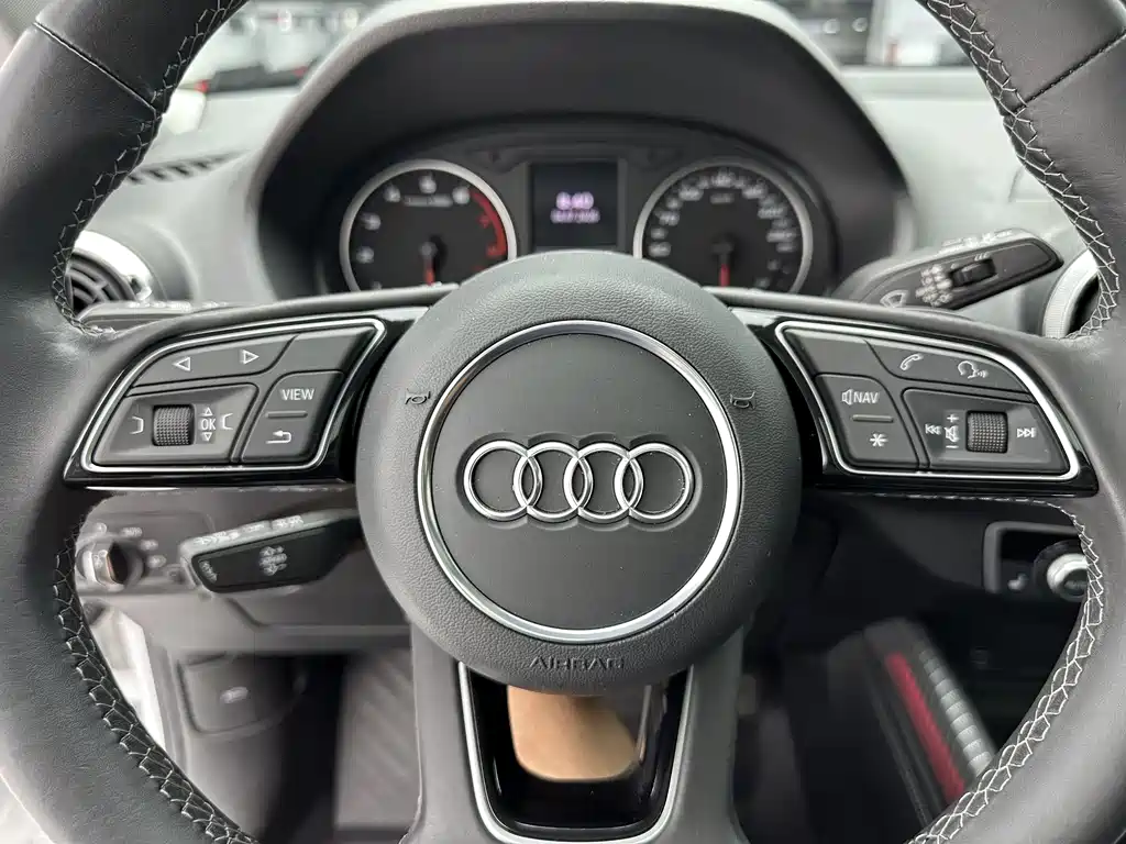 Audi Q2L 2022 — фото 14