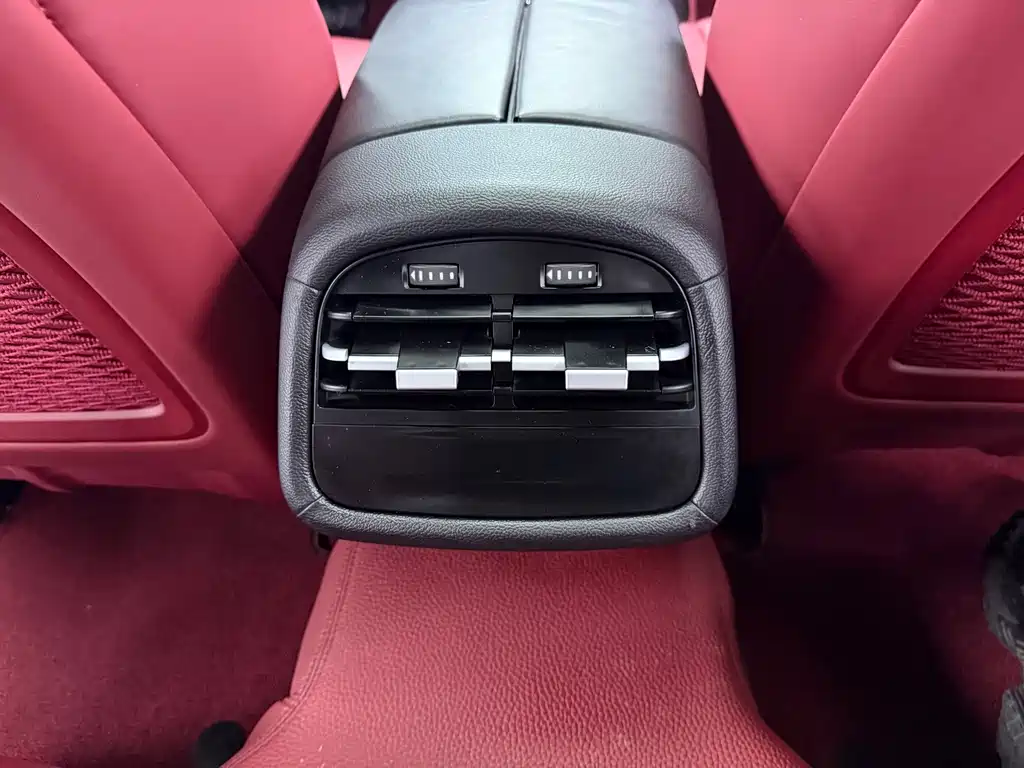 Maserati Ghibli 2019 — фото 17