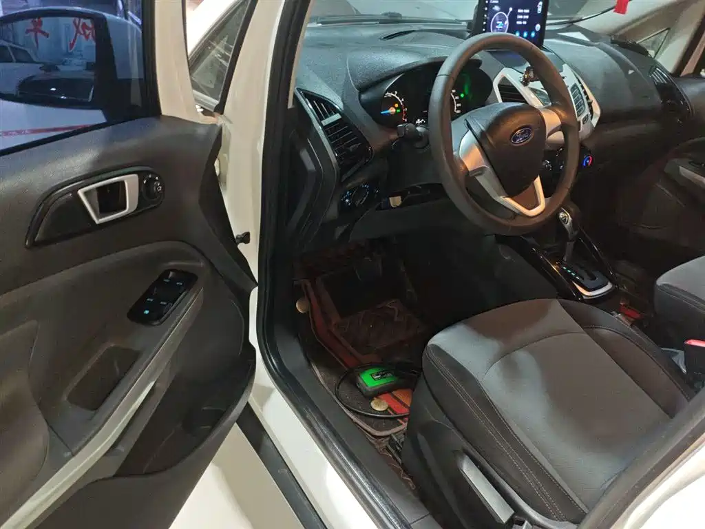 Ford Ecosport 2016 — фото 16