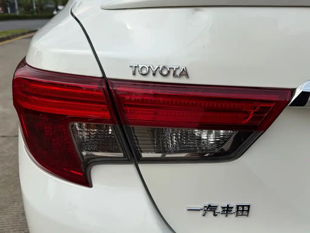 Toyota Reiz 2015 — фото 20