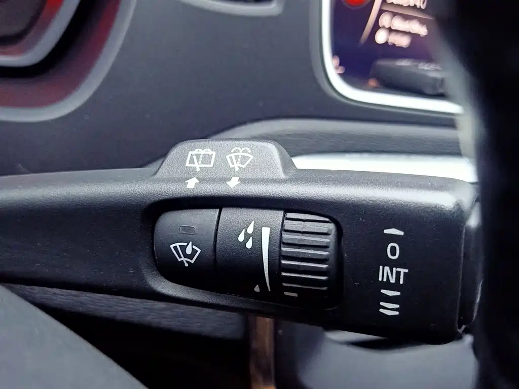 Volvo V40 2017 — фото 12
