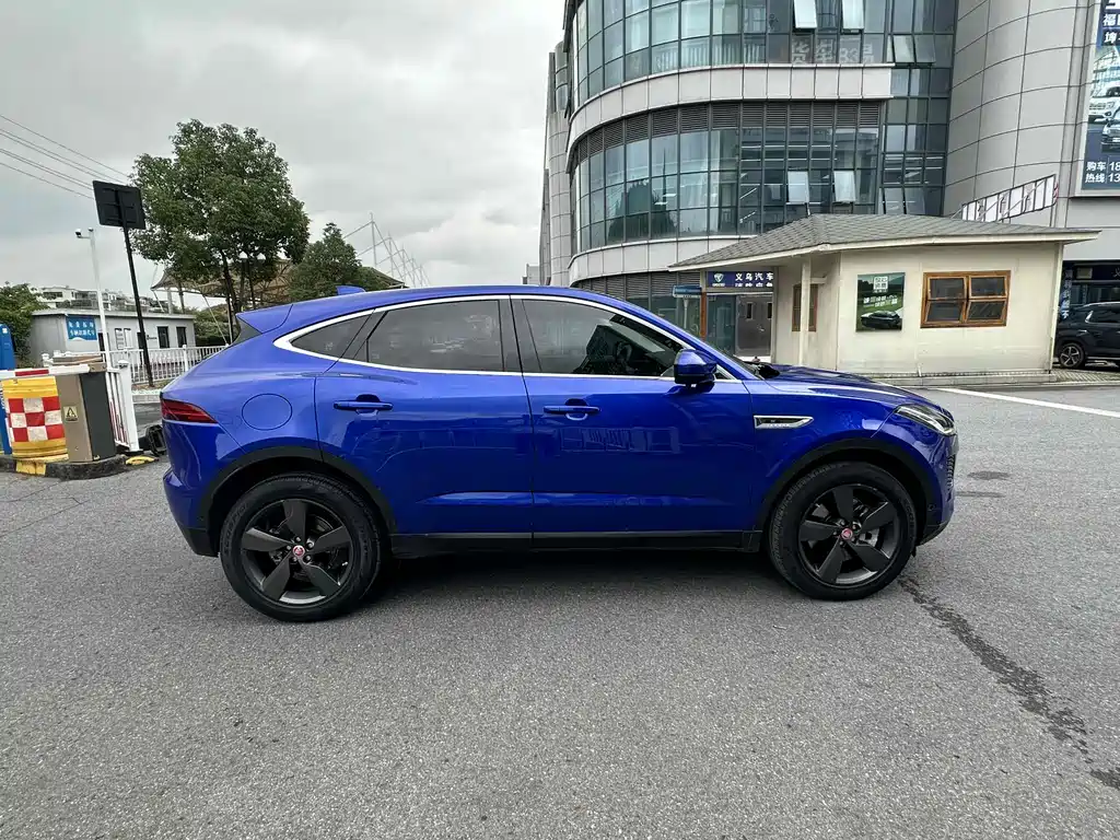 Jaguar E-PACE 2020 — фото 7