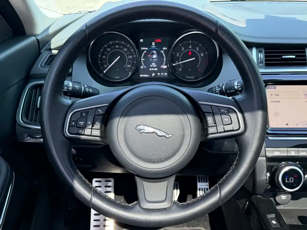 Jaguar E-PACE 2021 — фото 12