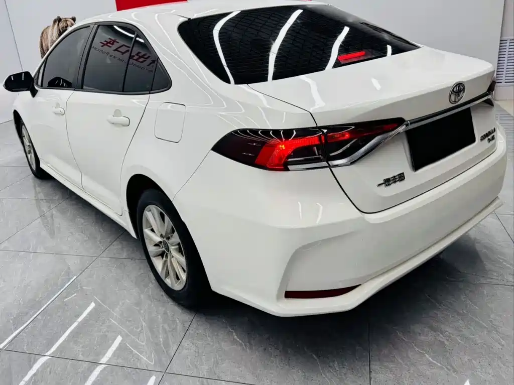 Toyota Corolla 2023 — фото 12