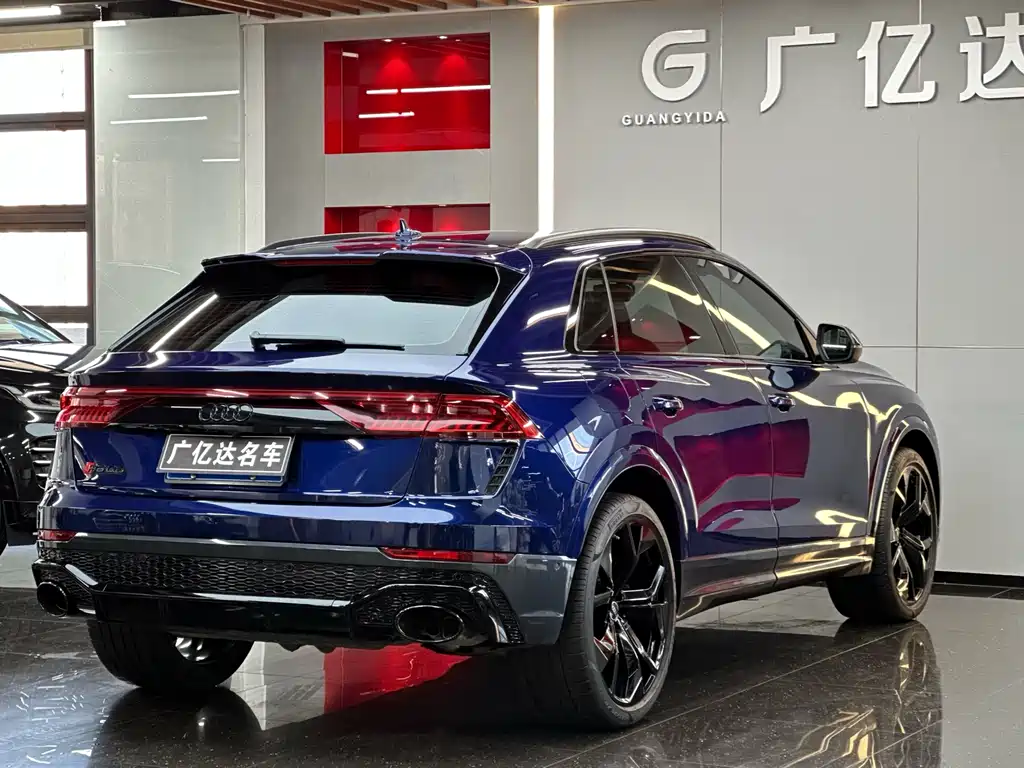 Audi RS Q8 2021 — фото 25