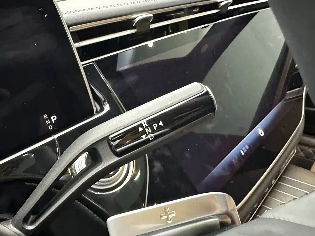 Mercedes-Benz E-Class 2025 — фото 18