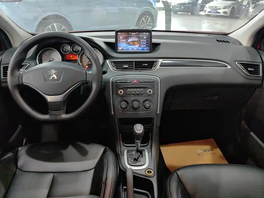 Peugeot 308 2014 — фото 12
