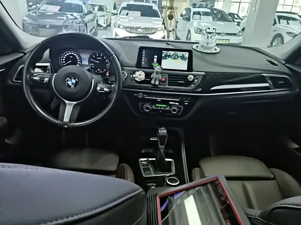 BMW 1 Series 2019 — фото 10