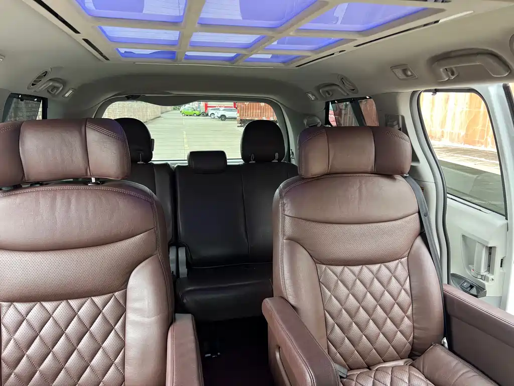Toyota Sienna 2016 — фото 12